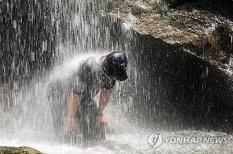 Heat-related death toll rises to 16 amid record long heat wave